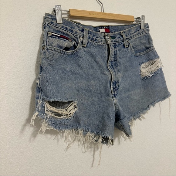 Tommy Hilfiger Vintage Distressed Cut Off Denim Shorts Light Wash Size 31 Waist - Picture 2 of 10